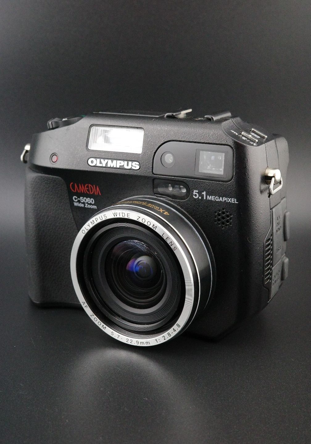 Olympus C-5060 Wide Zoom 5.1MP CCD Digital Camera - Tested & Working