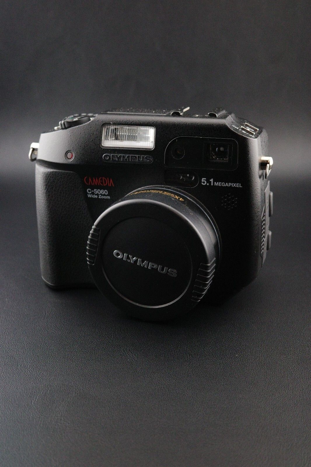 Olympus Camedia C5060 5.1MP Digital Camera + 2GB Lexar Pro CF Card - Working