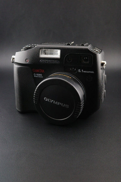 Olympus Camedia C5060 5.1MP Digital Camera + 2GB Lexar Pro CF Card - Working