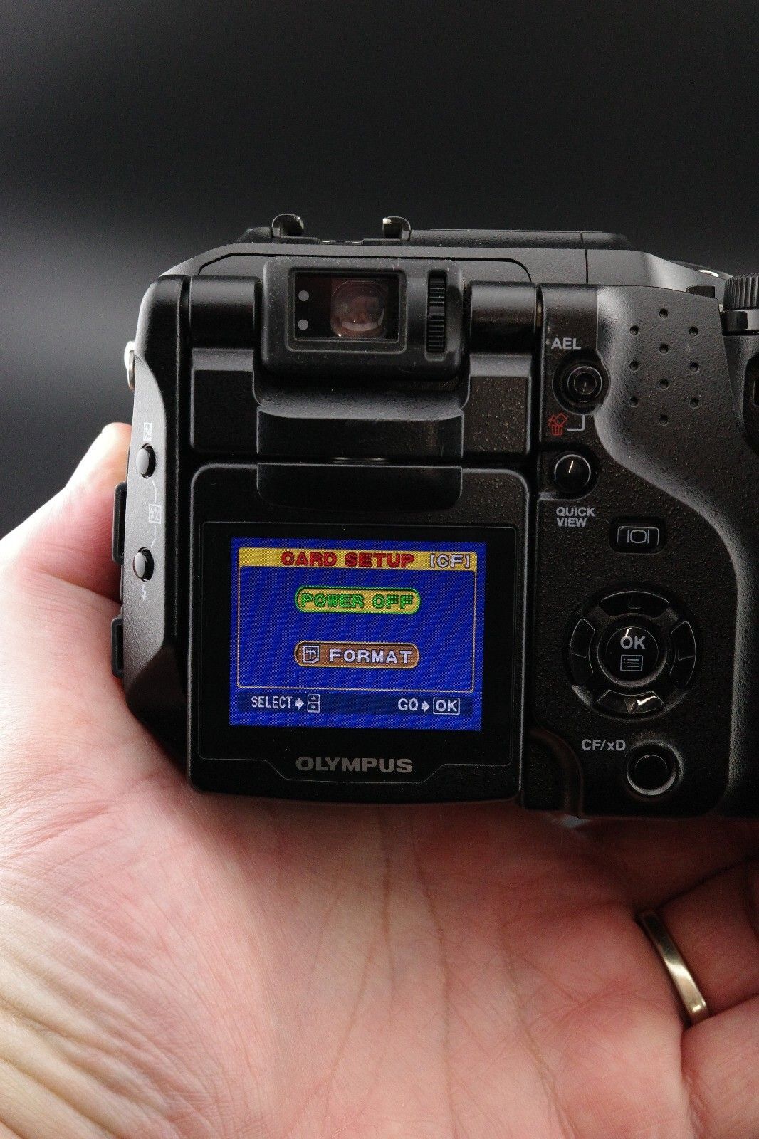 Olympus Camedia C-5060 5.1MP Digital Camera + 1GB XD Card, New Battery & Case