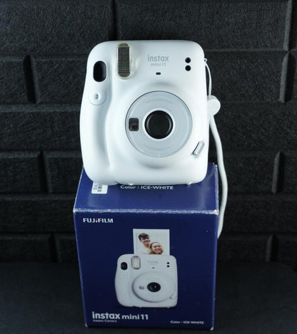 Boxed Fujifilm Instax Mini 11 White Instant Camera - Works Perfectly (424)