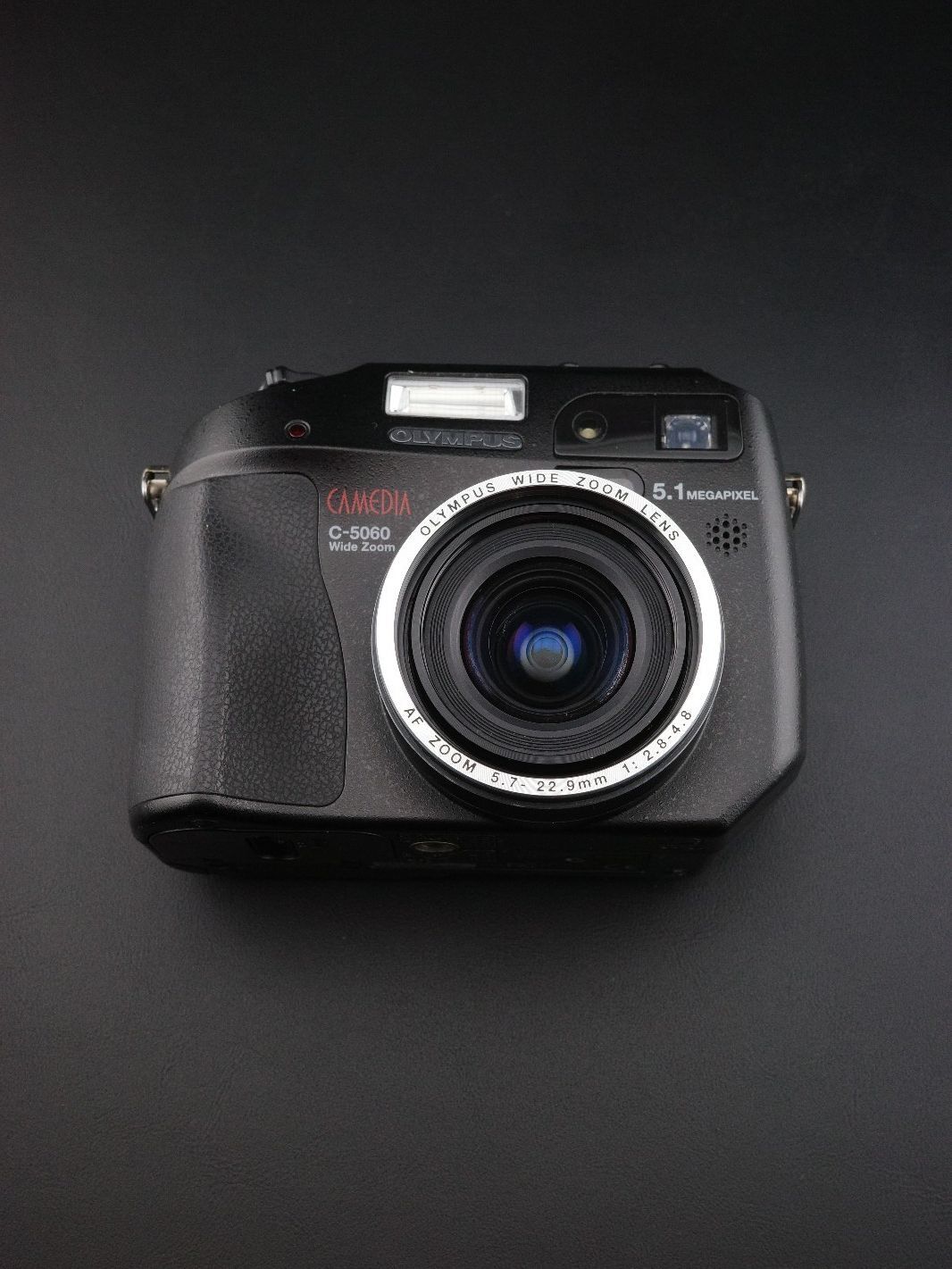 Olympus Camedia C5060 5.1MP Digital Camera + 2GB Lexar Pro CF Card - Working