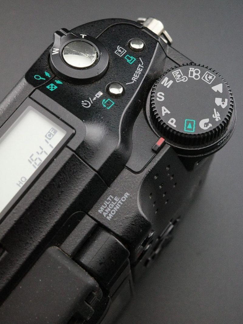 Olympus Camedia C-5060 5.1MP Digital Camera + New 2GB Card & Battery - Working