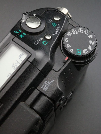 Olympus Camedia C-5060 5.1MP Digital Camera + New 2GB Card & Battery - Working